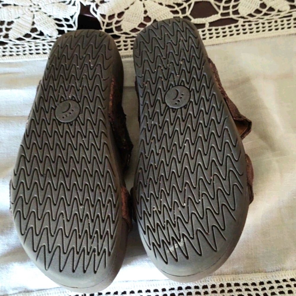 Sz 7 Bare Traps Copper Two-strap Sandal - Picture 4 of 7